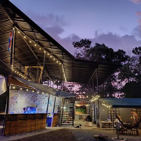 Shipwrecked Hostel Uvita Exterior photo
