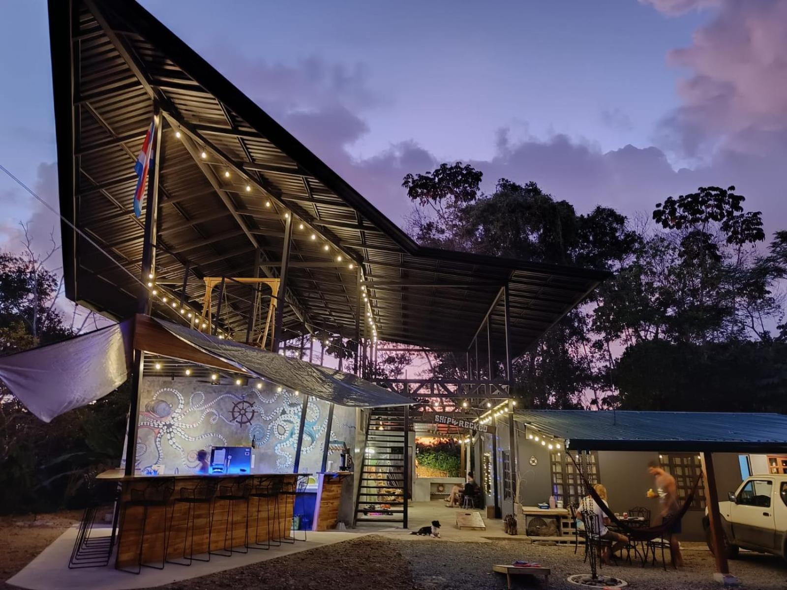 Shipwrecked Hostel Uvita Exterior photo